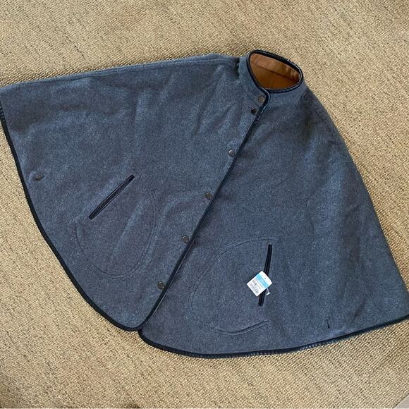 NWT (Small Flaw) J McLaughlin $345 Camel / Gray Wool Reversible Sawyer Cape XS-S - Picture 7 of 16